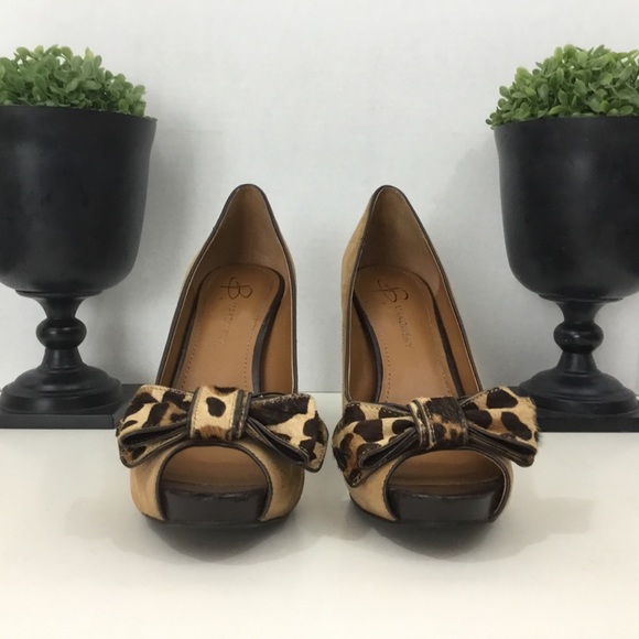 B Makowsky Tan Suede Heels, 8 1/2M - Picture 2 of 8